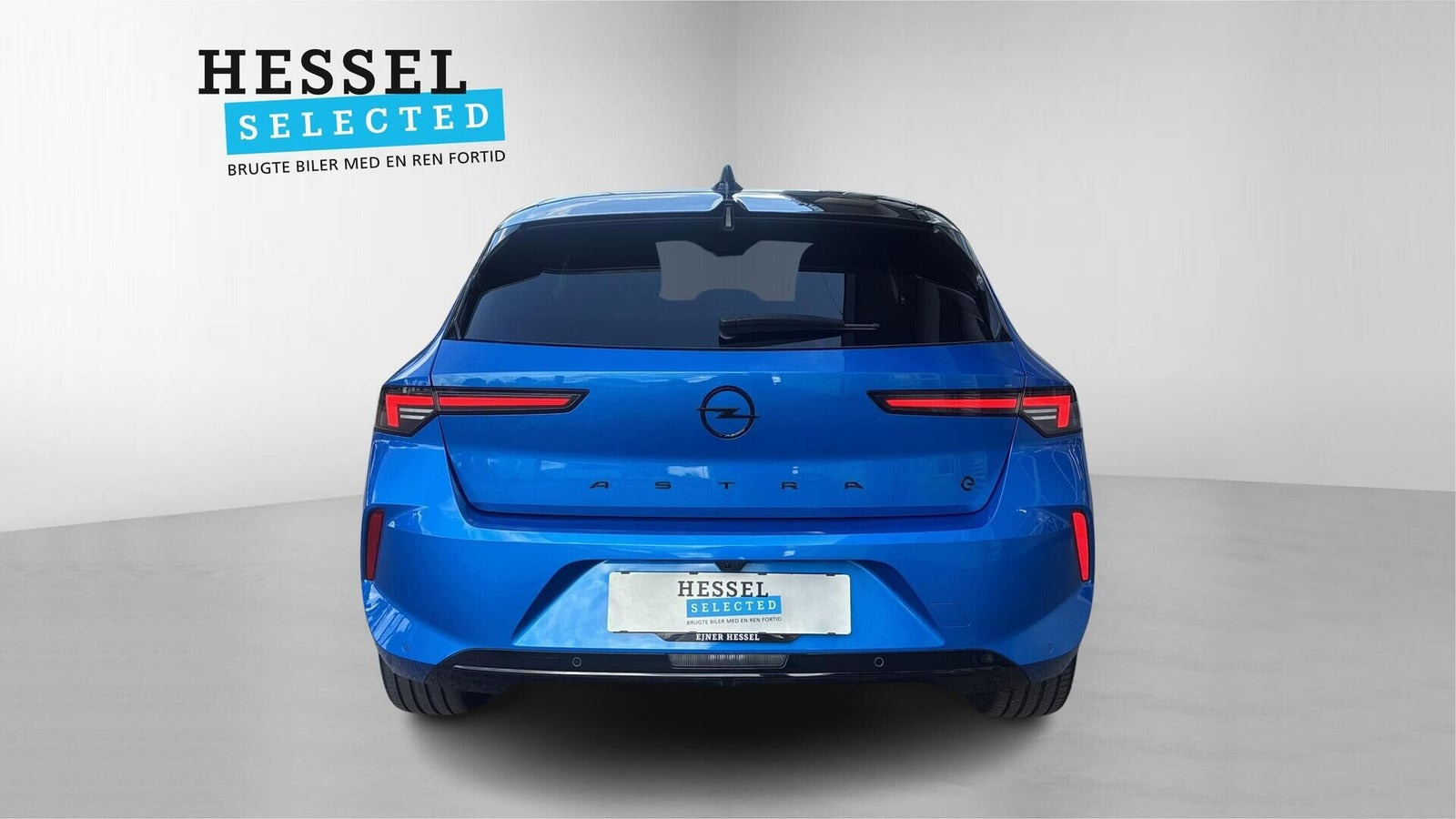 Blå Opel Astra-e fra 2024