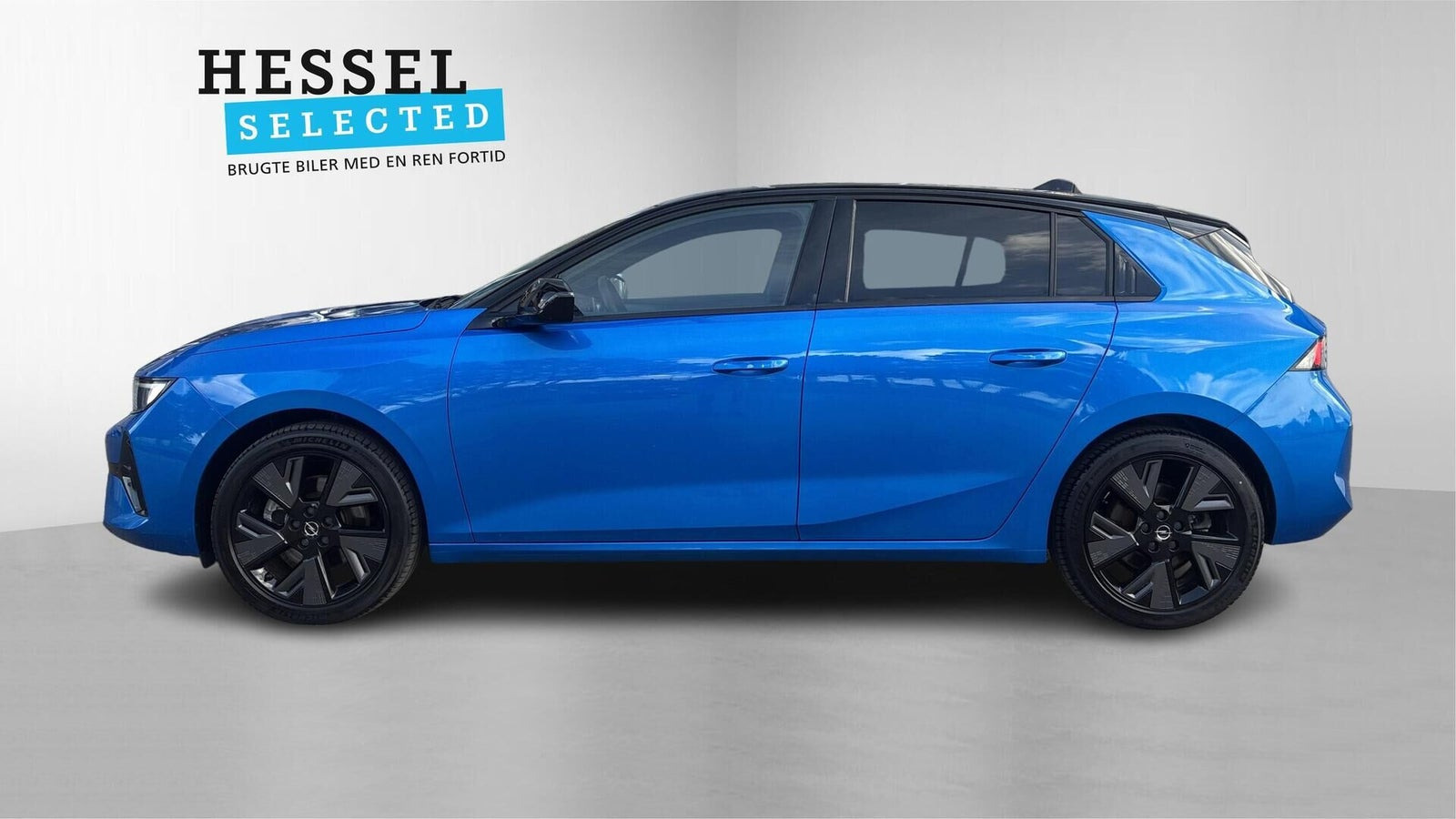Blå Opel Astra-e fra 2024