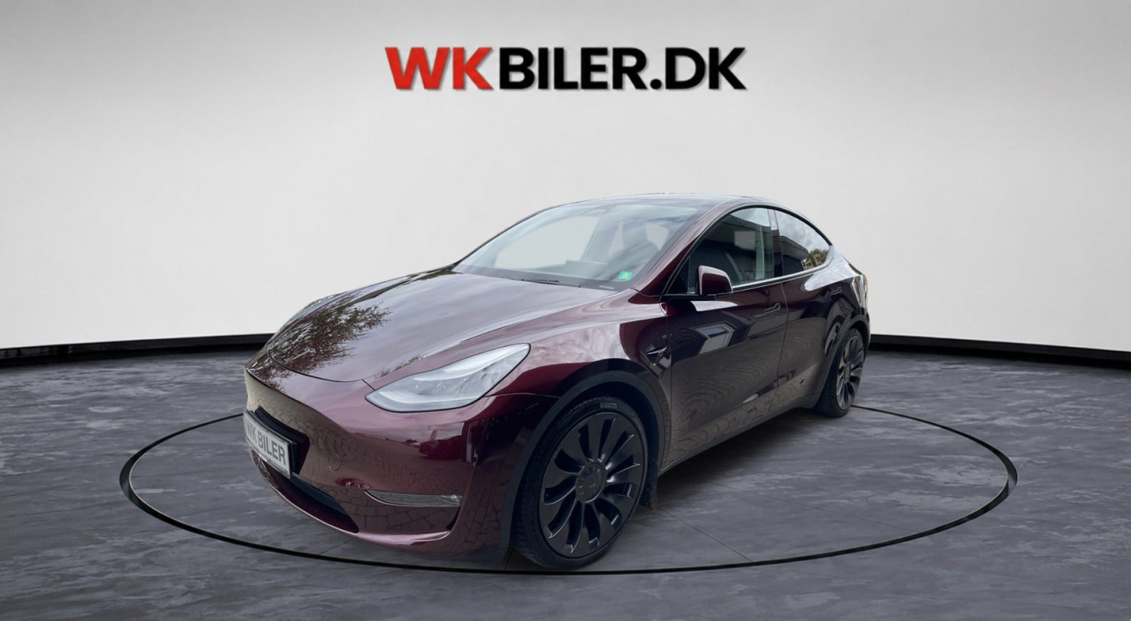 Rød Tesla Model Y fra 2024