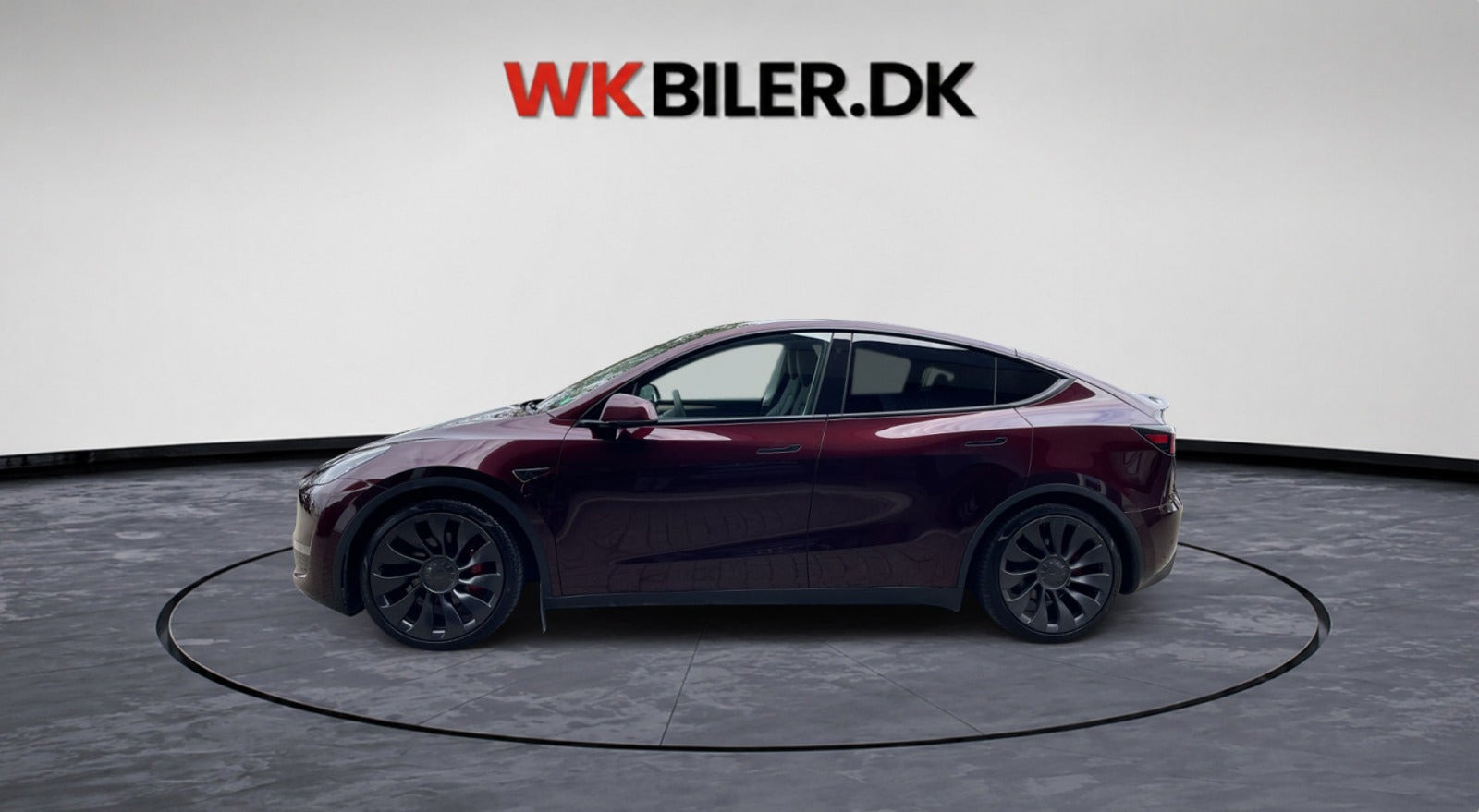 Rød Tesla Model Y fra 2024