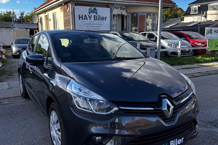 Grå Renault Clio IV fra 2017