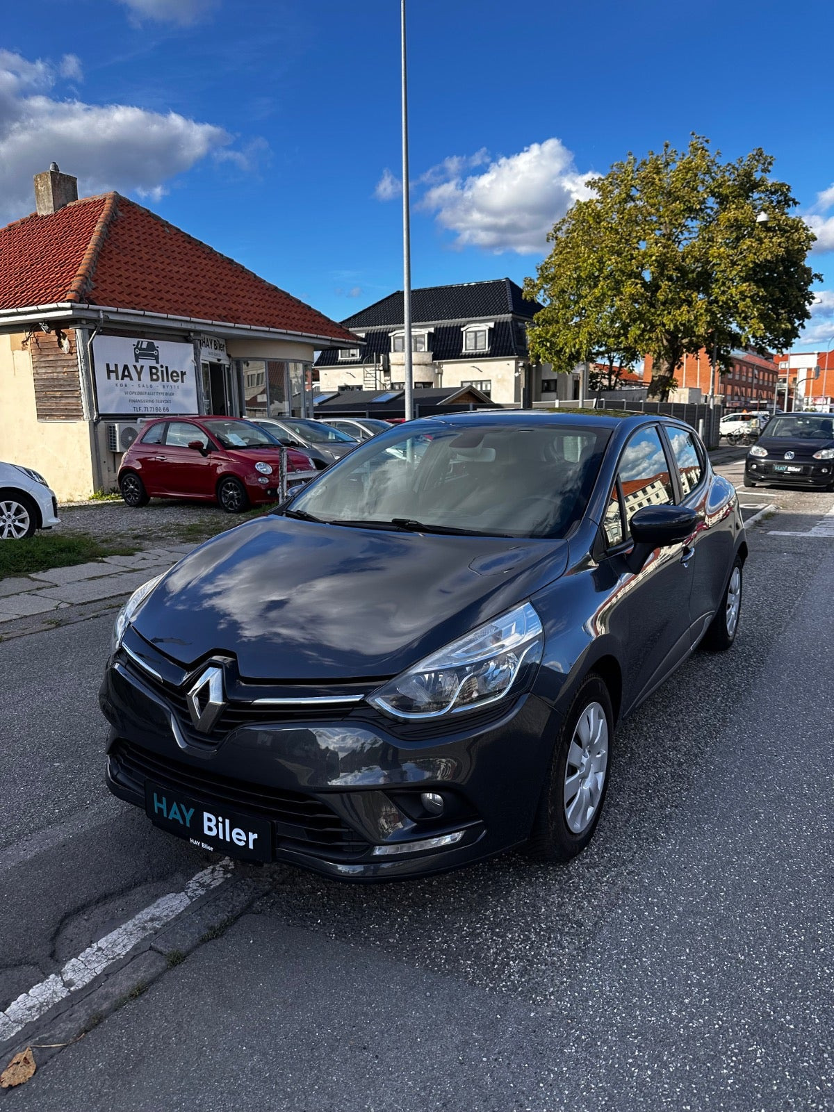 Grå Renault Clio IV fra 2017