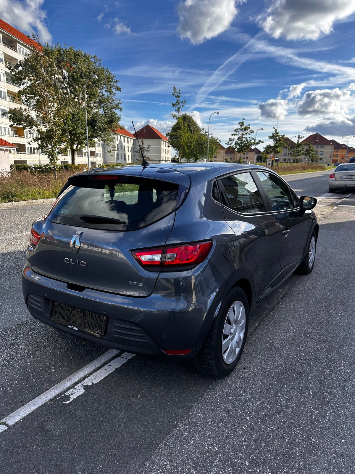 Grå Renault Clio IV fra 2017