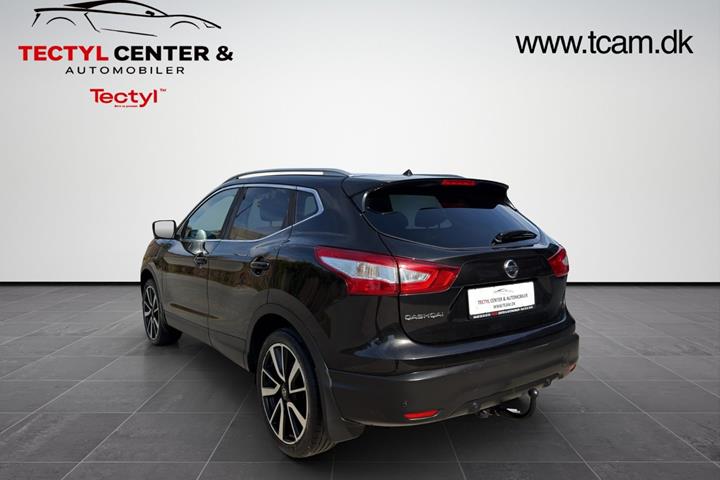 Sort Nissan Qashqai fra 2016