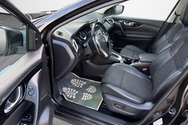 Sort Nissan Qashqai fra 2016