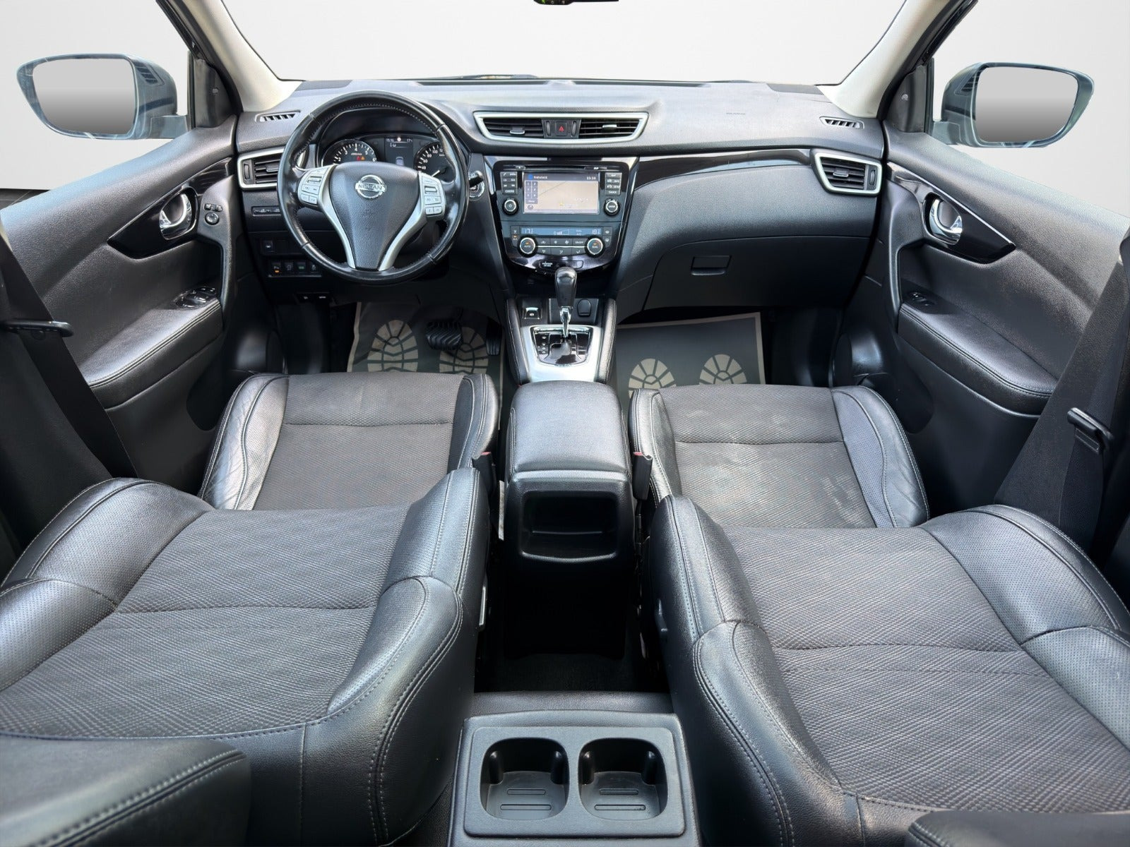 Sort Nissan Qashqai fra 2016