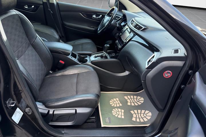 Sort Nissan Qashqai fra 2016