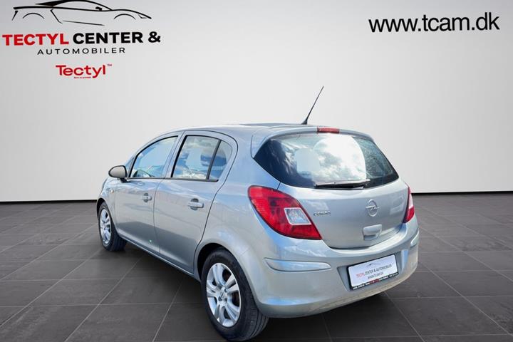 Rød Opel Corsa fra 2010