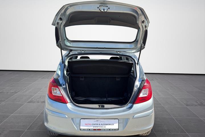 Rød Opel Corsa fra 2010
