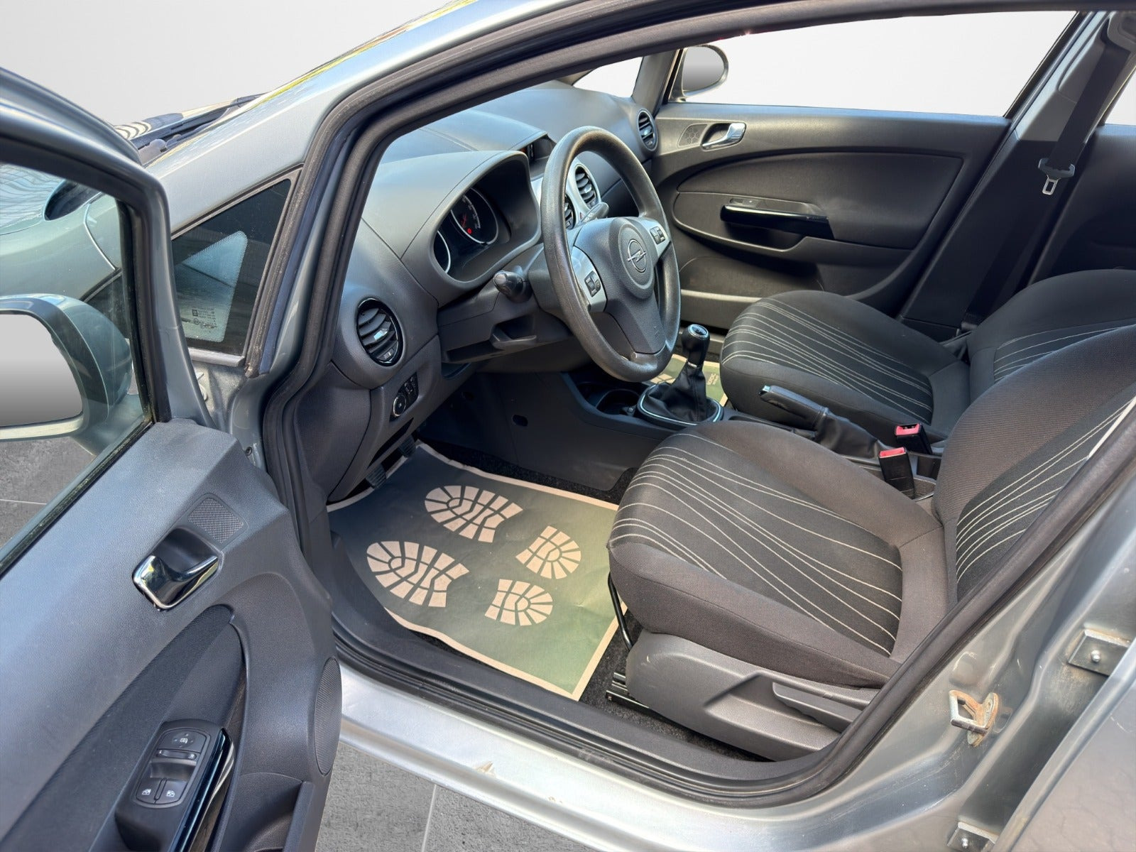 Rød Opel Corsa fra 2010