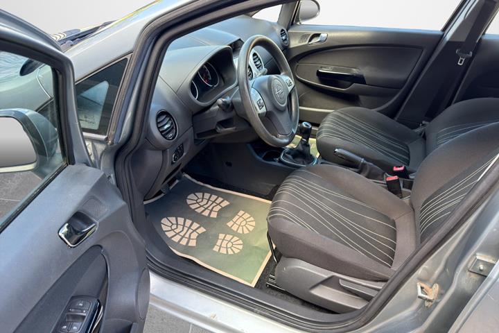 Rød Opel Corsa fra 2010