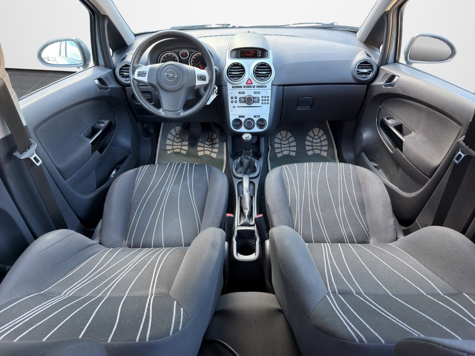 Rød Opel Corsa fra 2010
