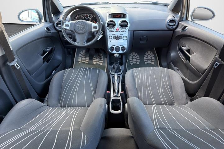 Rød Opel Corsa fra 2010