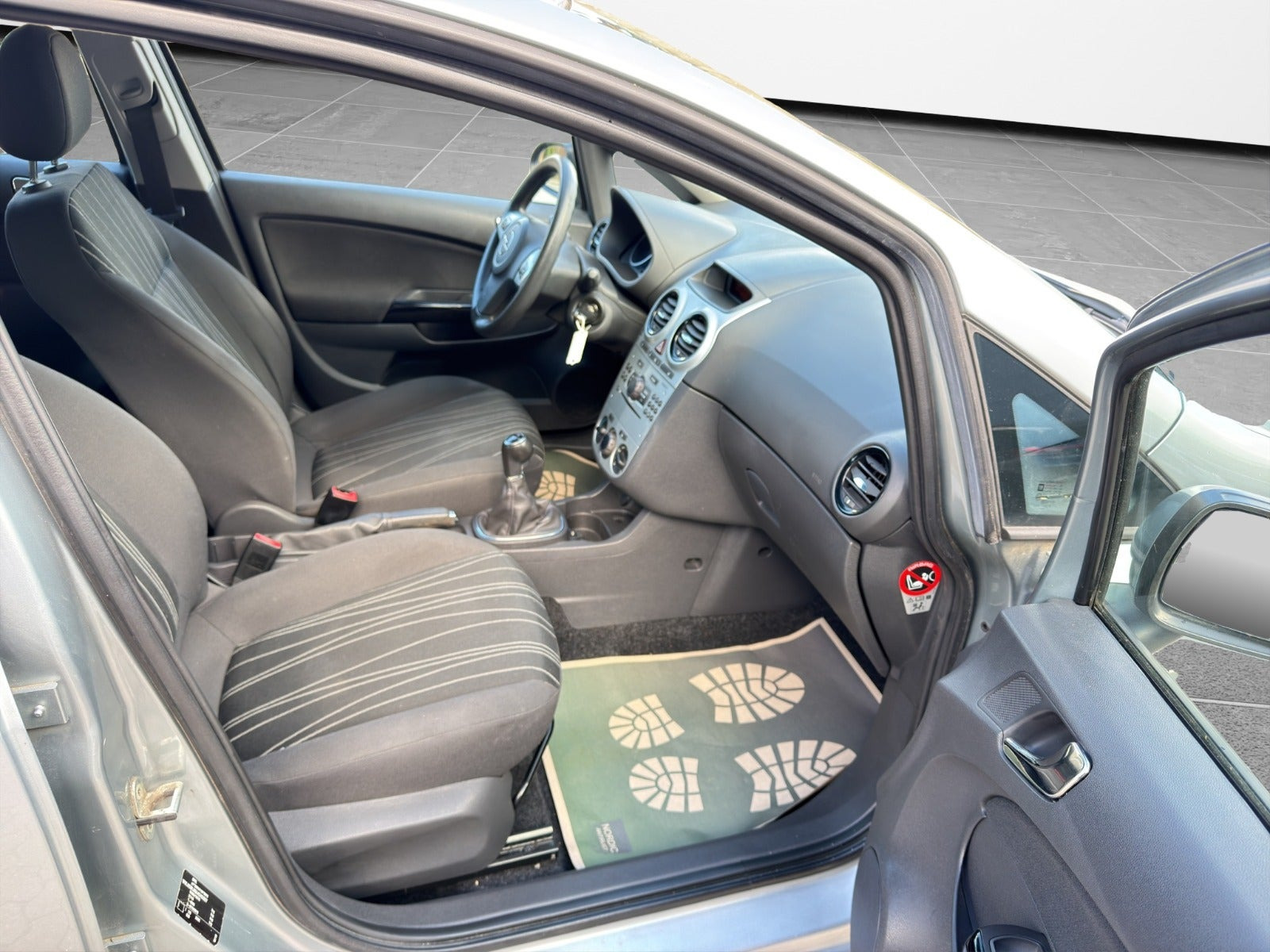 Rød Opel Corsa fra 2010
