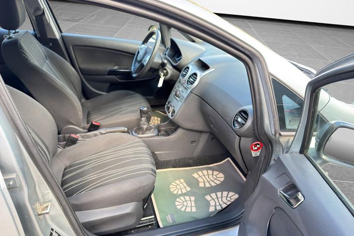 Rød Opel Corsa fra 2010