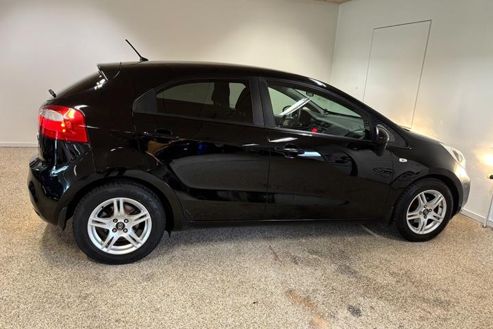 Sort Kia Rio fra 2014