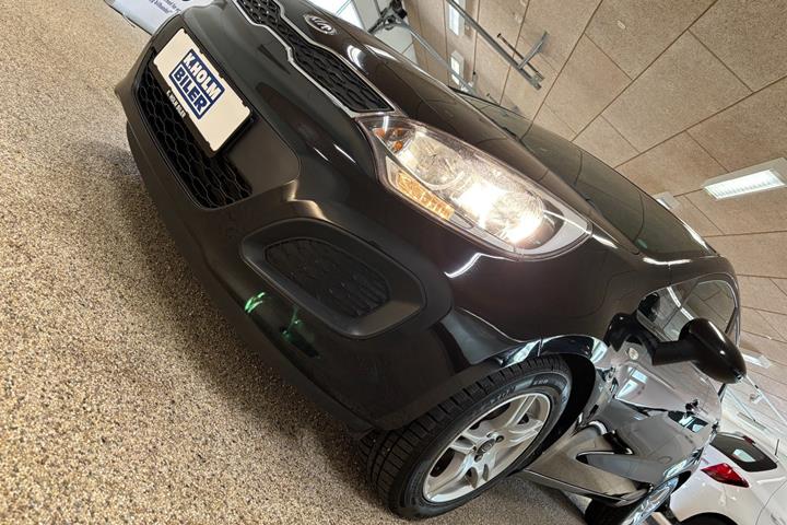 Sort Kia Rio fra 2014
