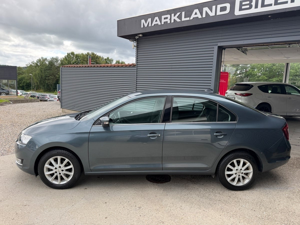Grå Skoda Rapid fra 2018
