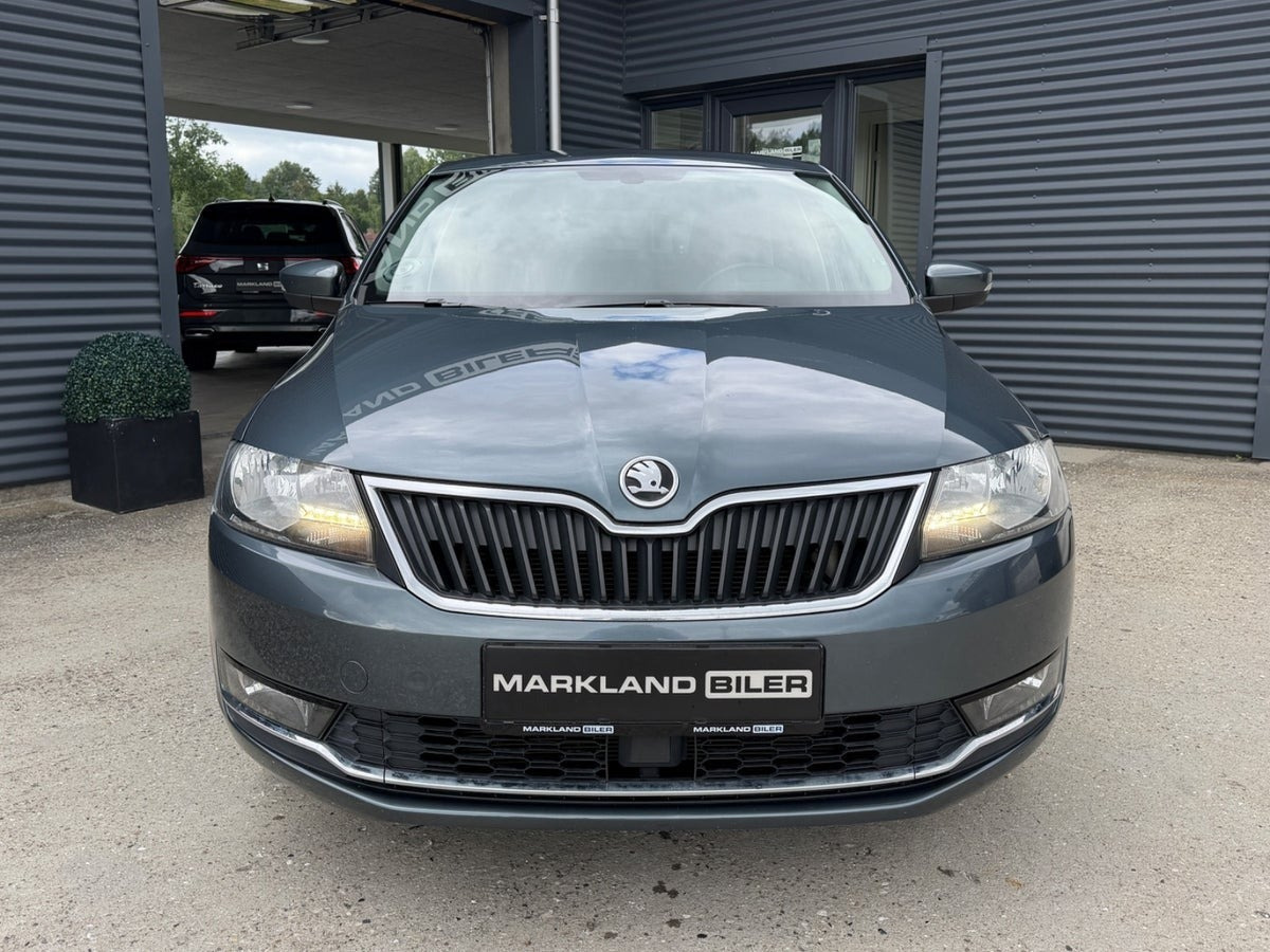 Grå Skoda Rapid fra 2018