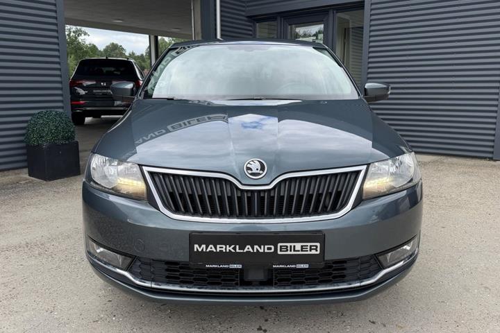 Grå Skoda Rapid fra 2018