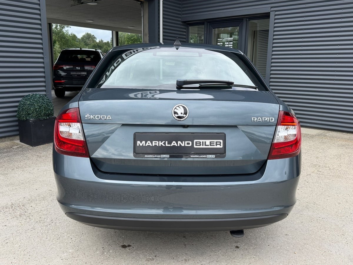 Grå Skoda Rapid fra 2018