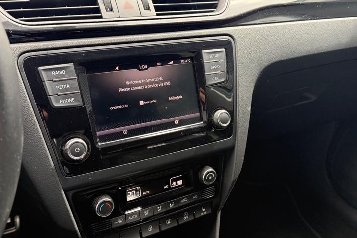 Grå Skoda Rapid fra 2018
