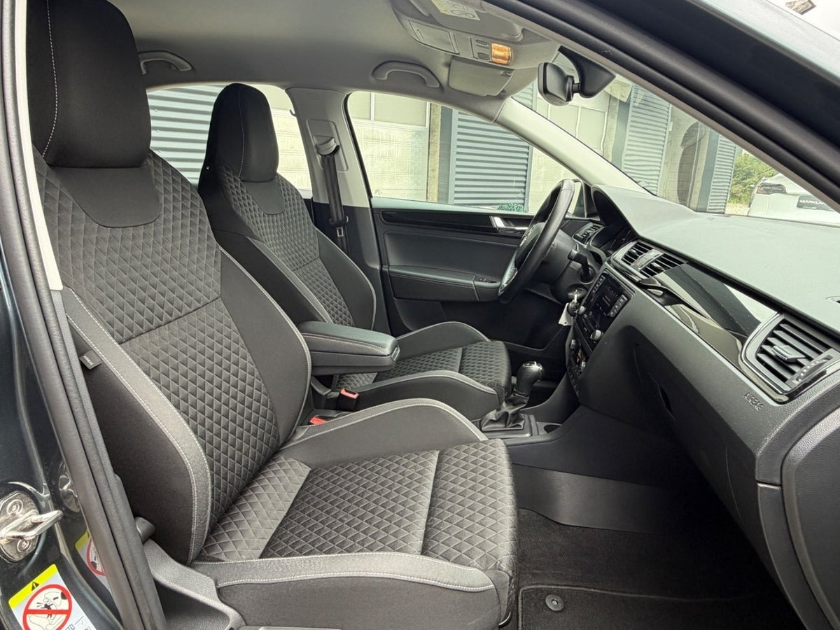Grå Skoda Rapid fra 2018