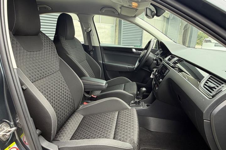 Grå Skoda Rapid fra 2018