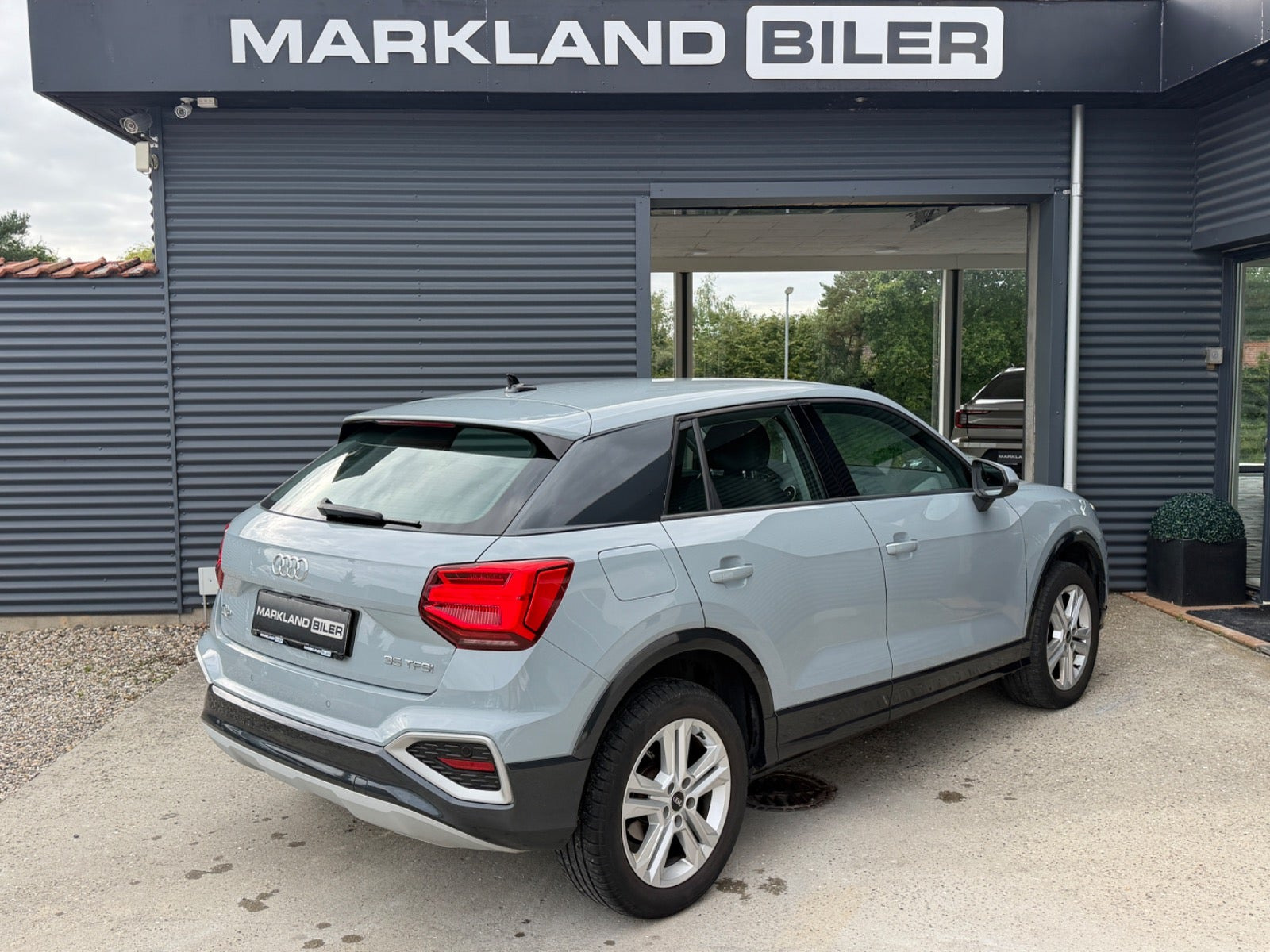 Grå Audi Q2 fra 2022