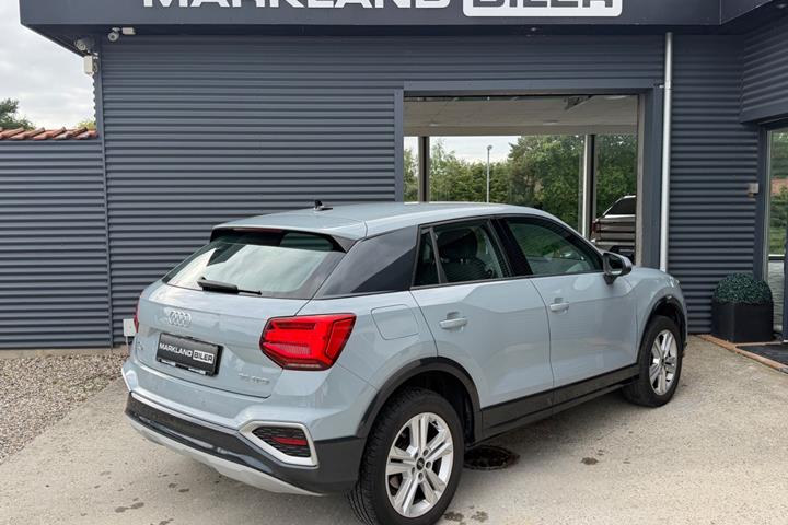 Grå Audi Q2 fra 2022