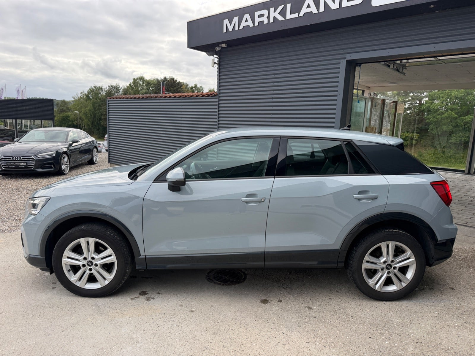 Grå Audi Q2 fra 2022