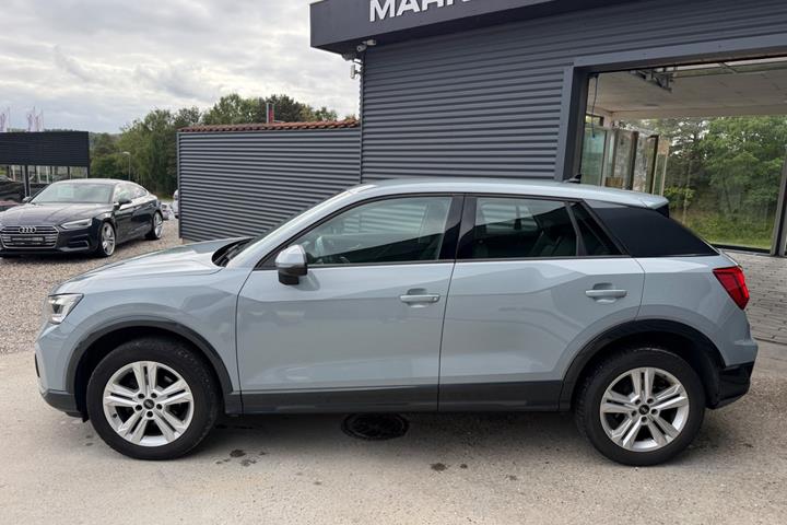 Grå Audi Q2 fra 2022