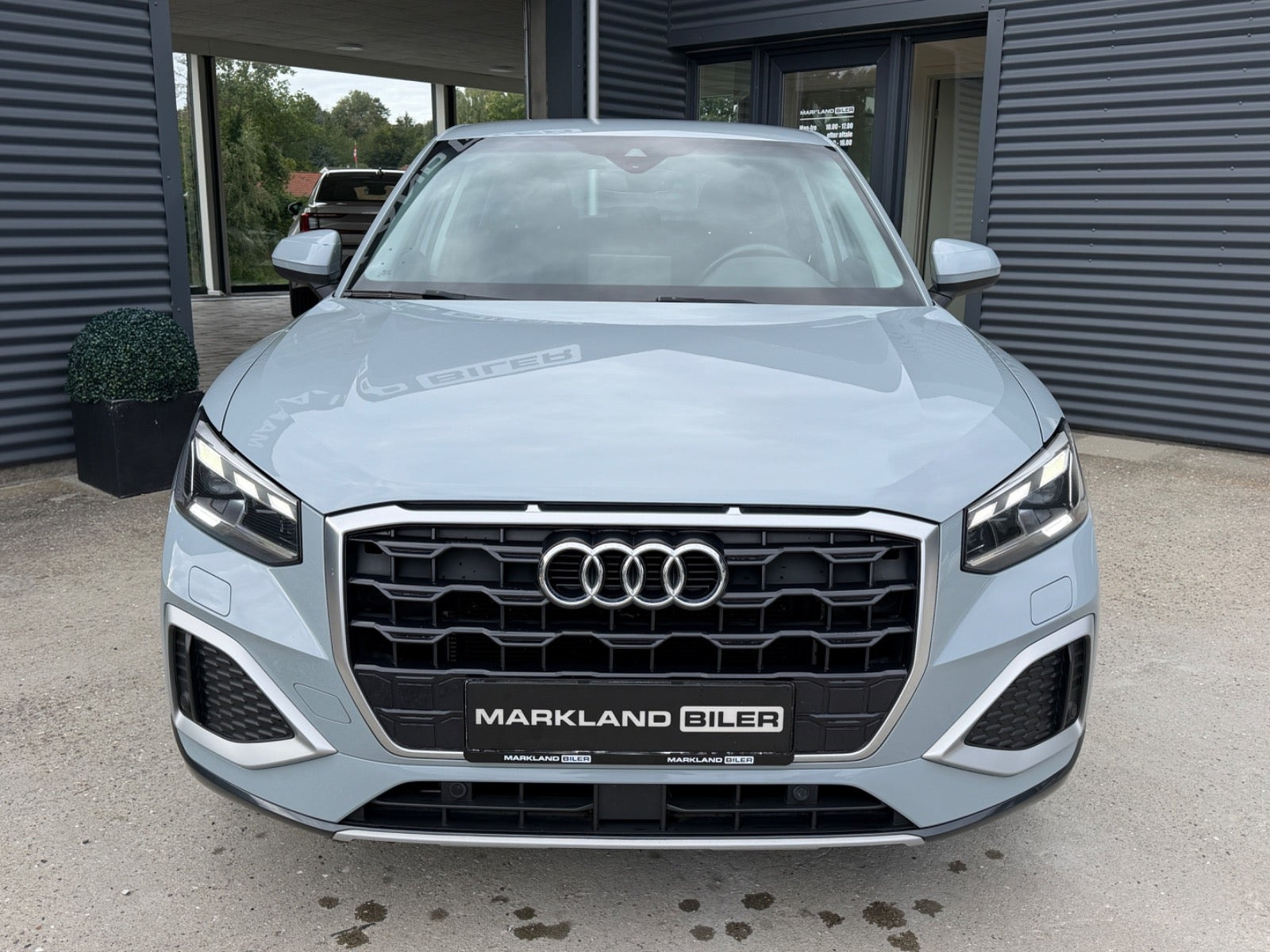 Grå Audi Q2 fra 2022