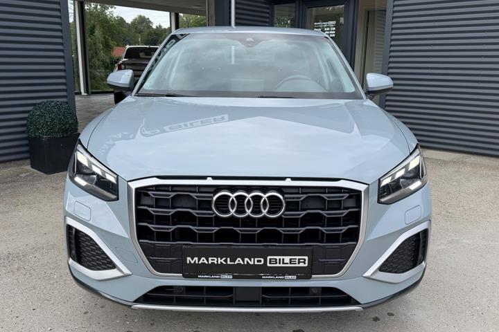 Grå Audi Q2 fra 2022