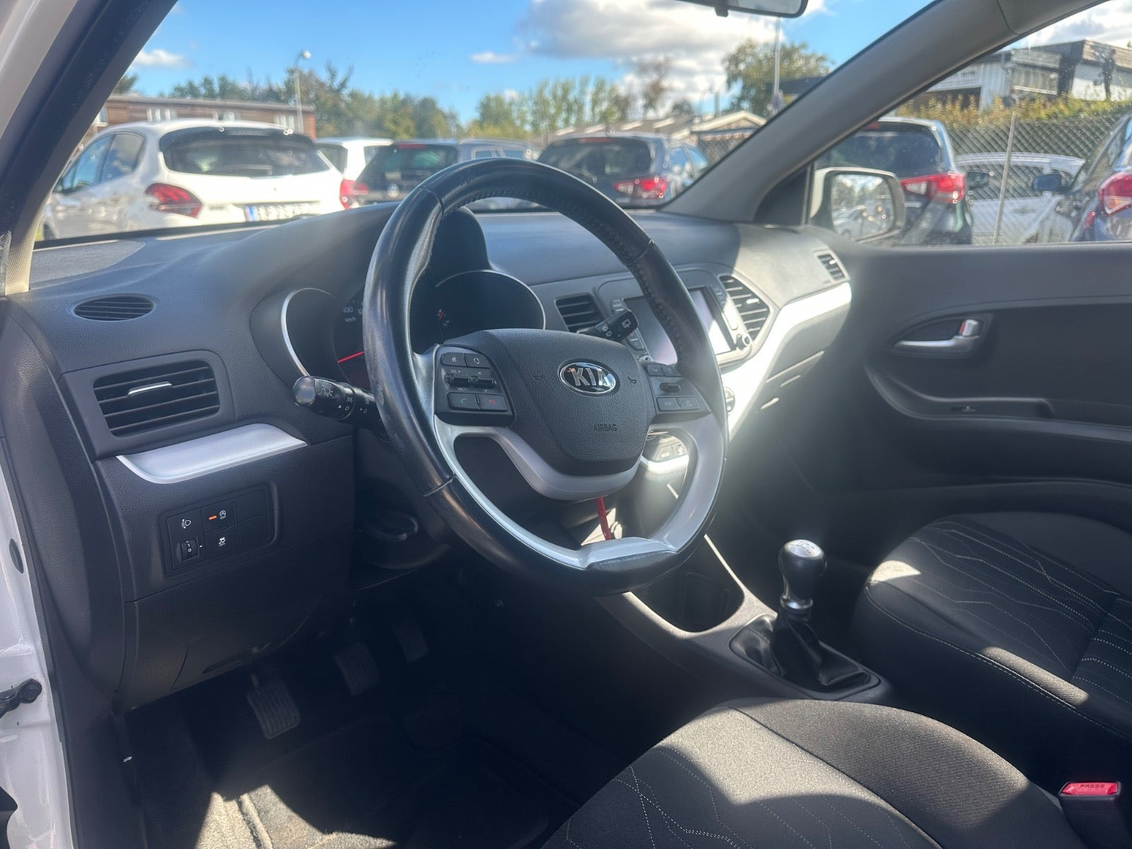 Hvid Kia Picanto fra 2016