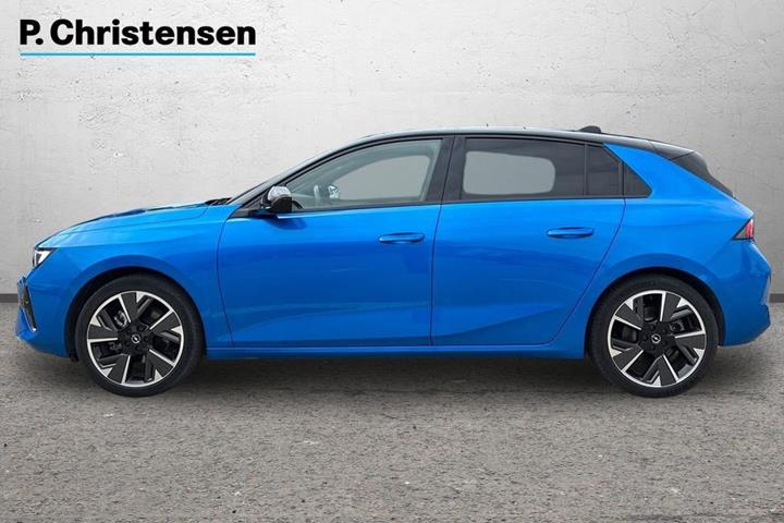 Blå Opel Astra-e fra 2024