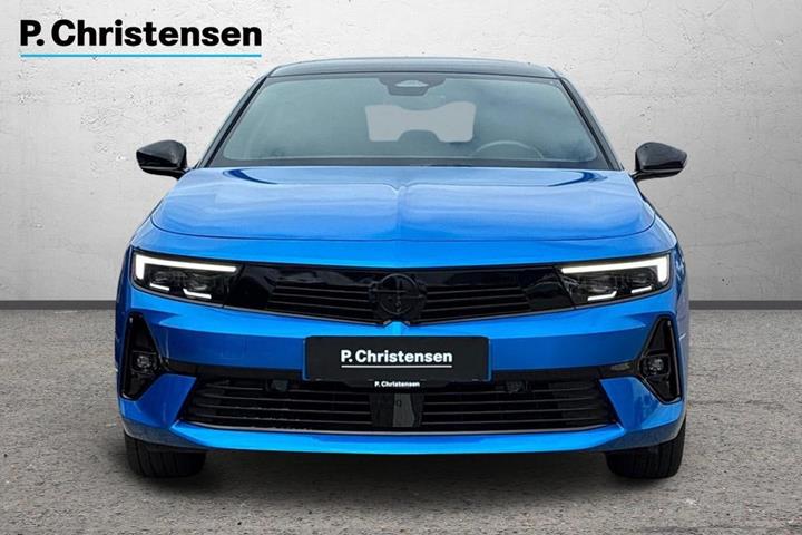 Blå Opel Astra-e fra 2024