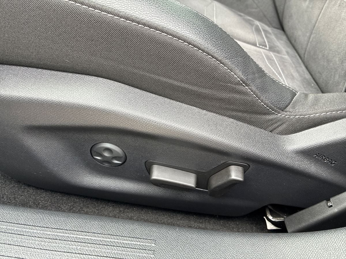 Blå Opel Astra-e fra 2024