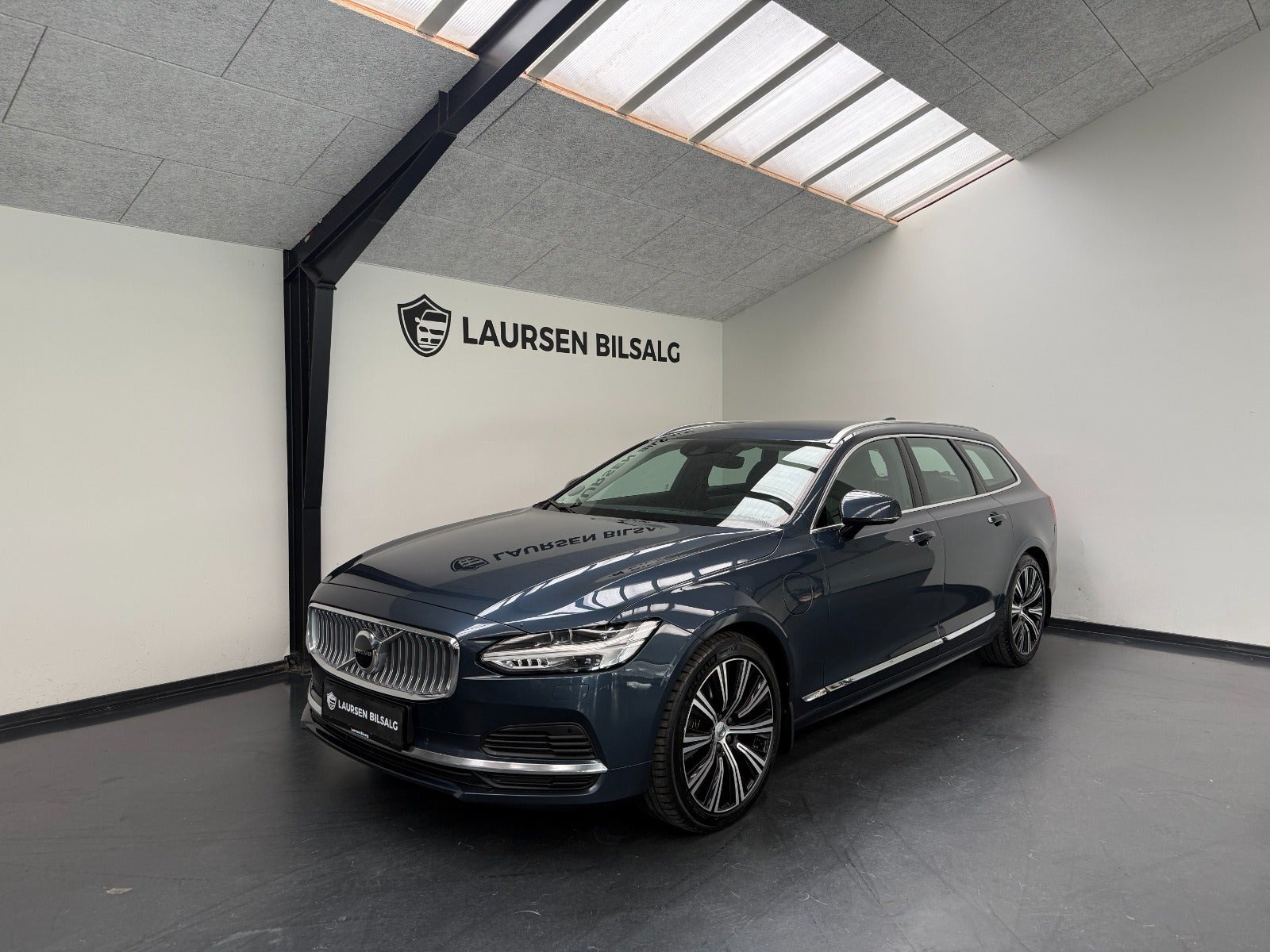 Blå Volvo V90 fra 2021