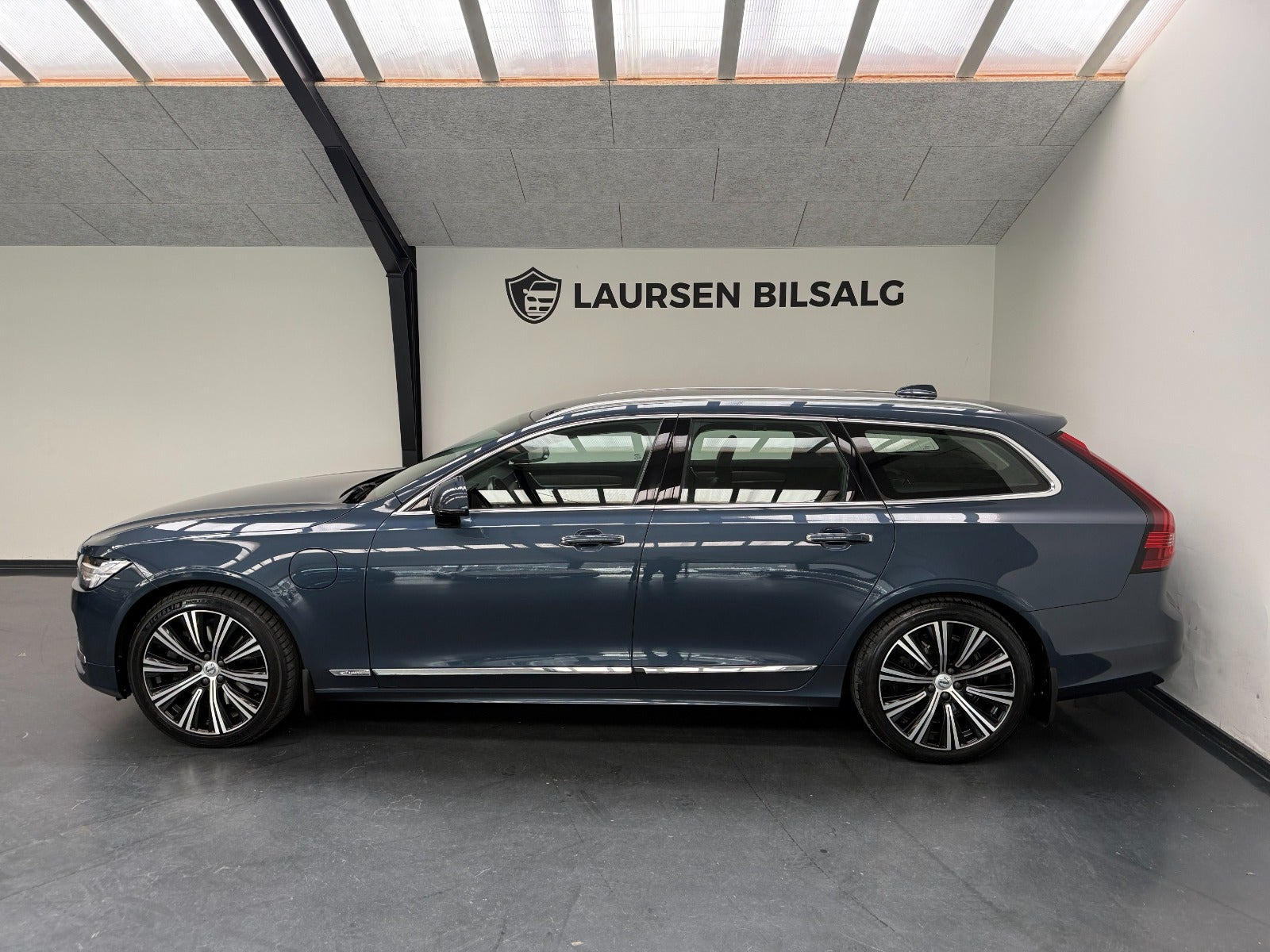 Blå Volvo V90 fra 2021