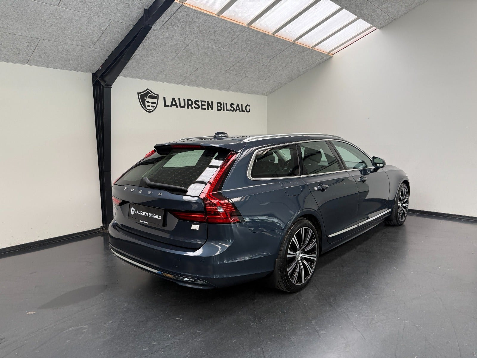 Blå Volvo V90 fra 2021