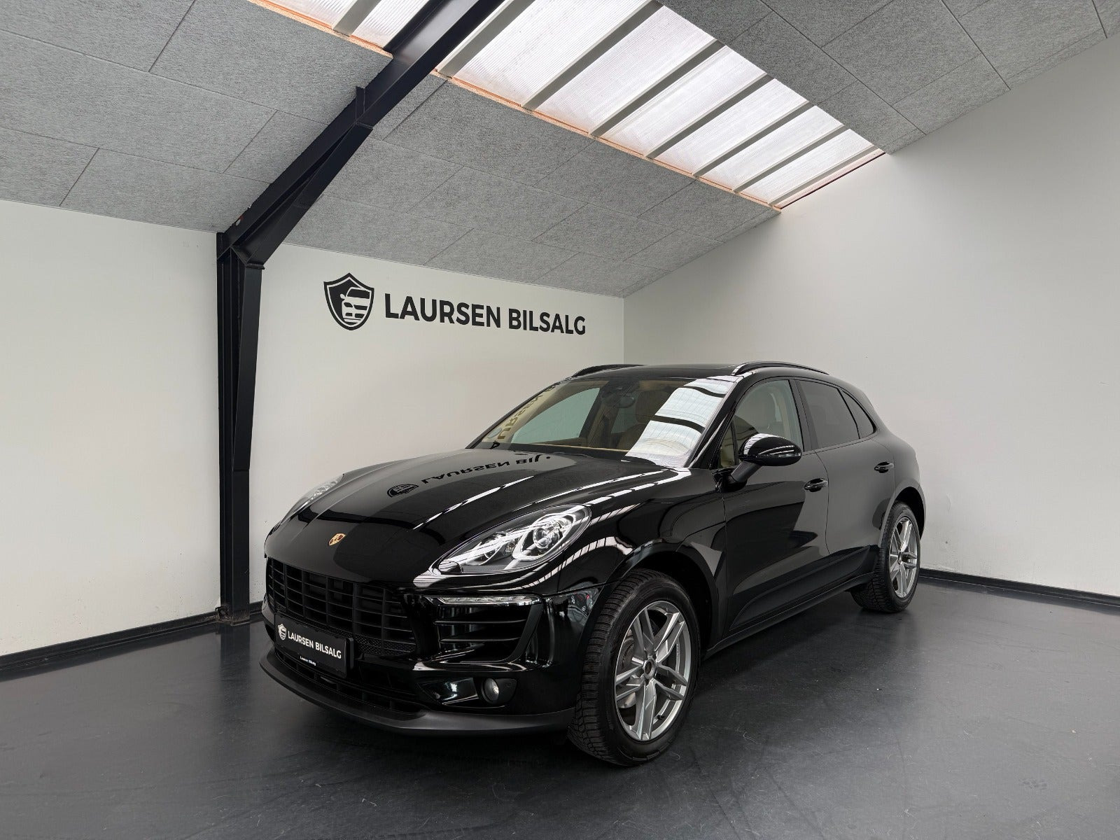 Sort Porsche Macan fra 2016