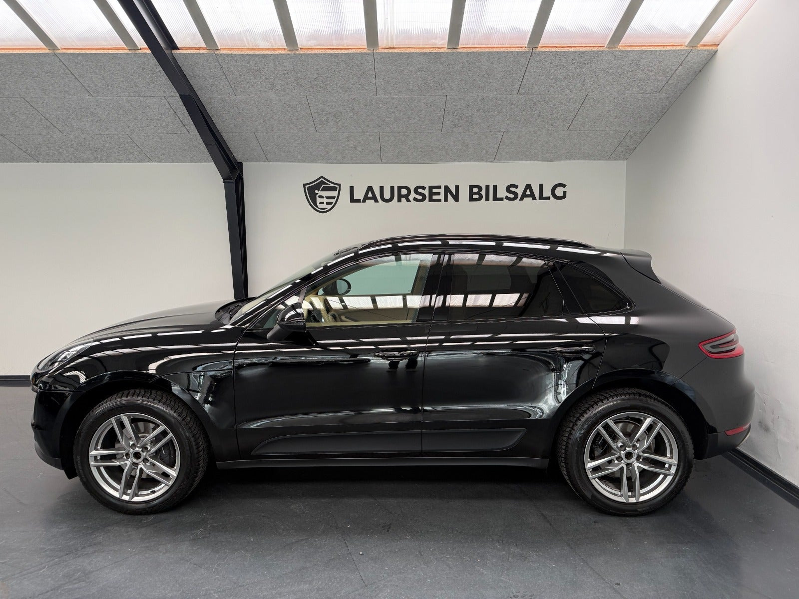 Sort Porsche Macan fra 2016