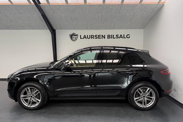 Sort Porsche Macan fra 2016