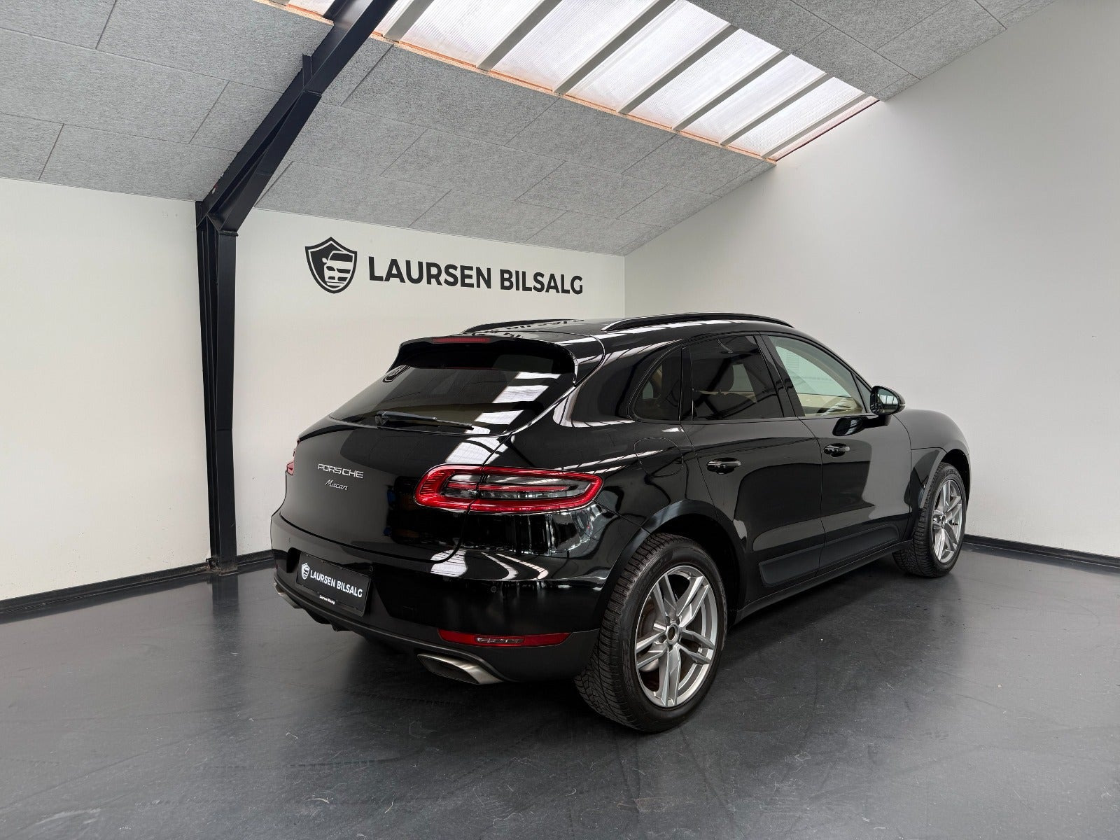Sort Porsche Macan fra 2016
