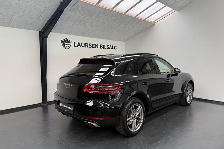 Sort Porsche Macan fra 2016