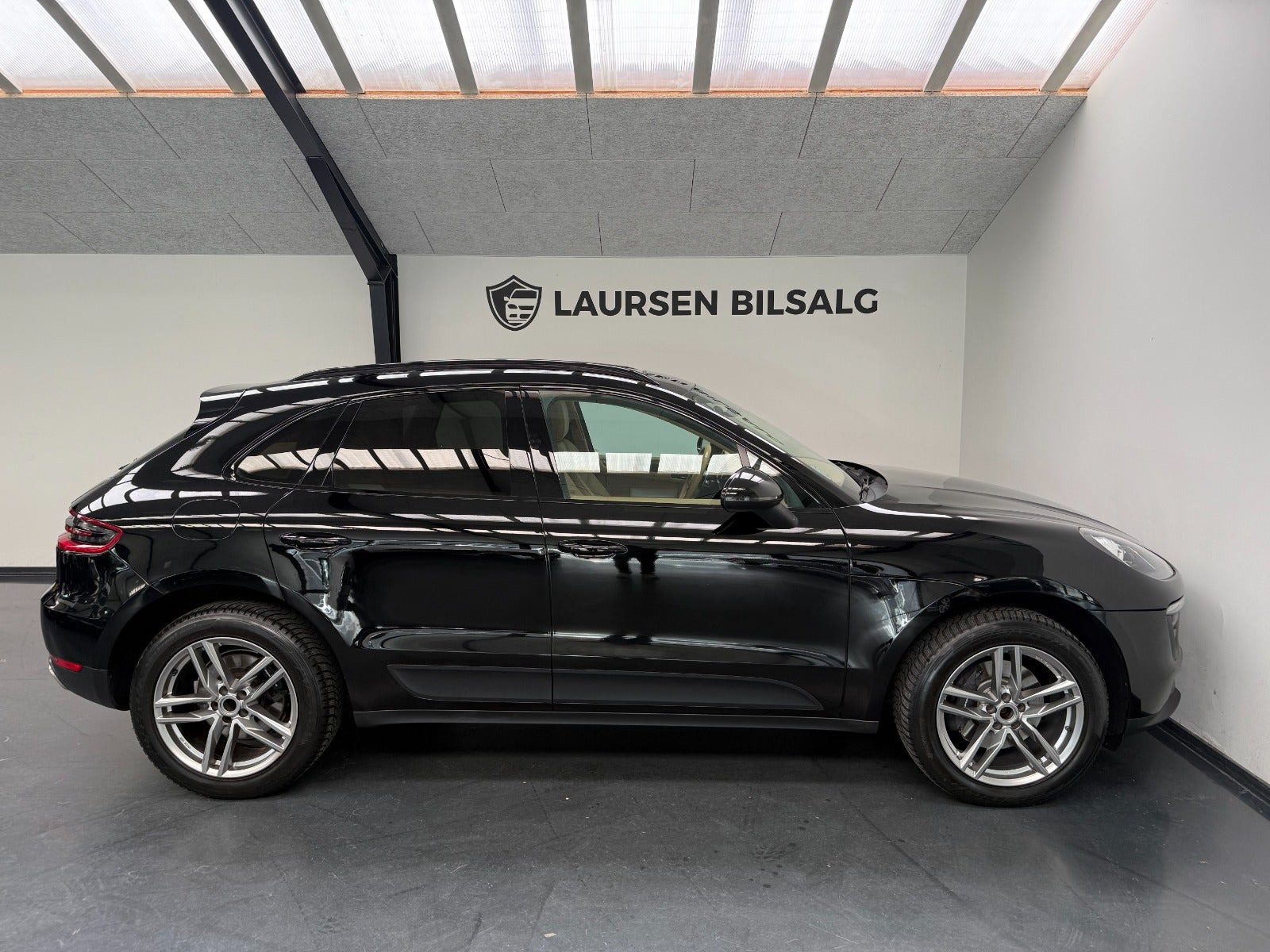 Sort Porsche Macan fra 2016