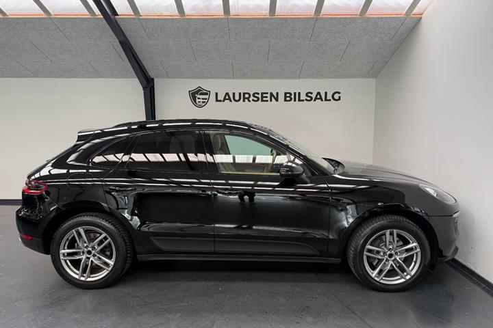 Sort Porsche Macan fra 2016