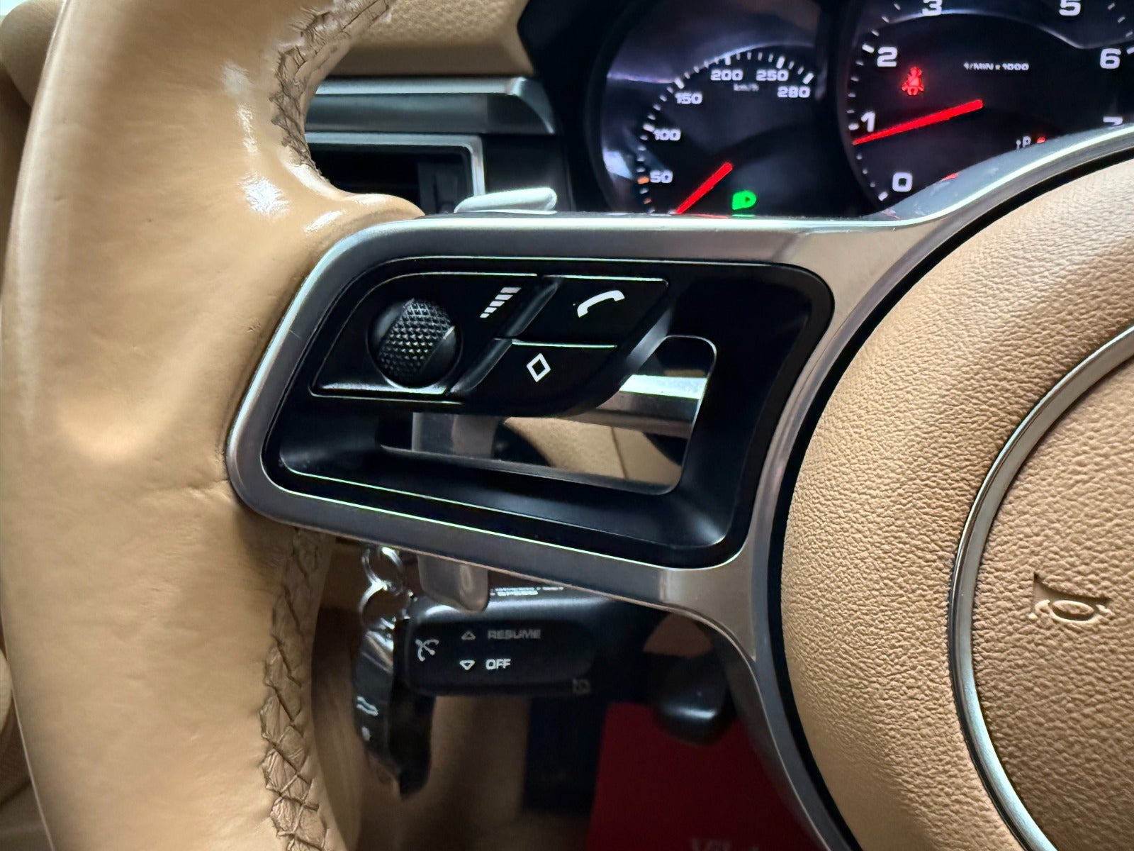 Sort Porsche Macan fra 2016