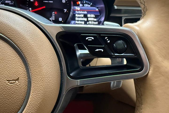 Sort Porsche Macan fra 2016